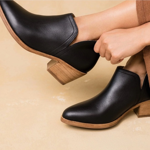 NISOLO MIA Everyday Ankle Bootie - like new! Worn once. - Picture 6 of 7